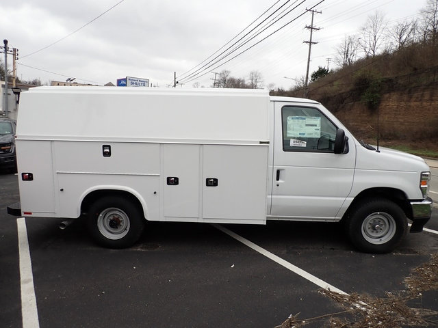 New 2026 Ford E-350 and Econoline 350 Super Duty w/ Power Equipment Group RWD image 9