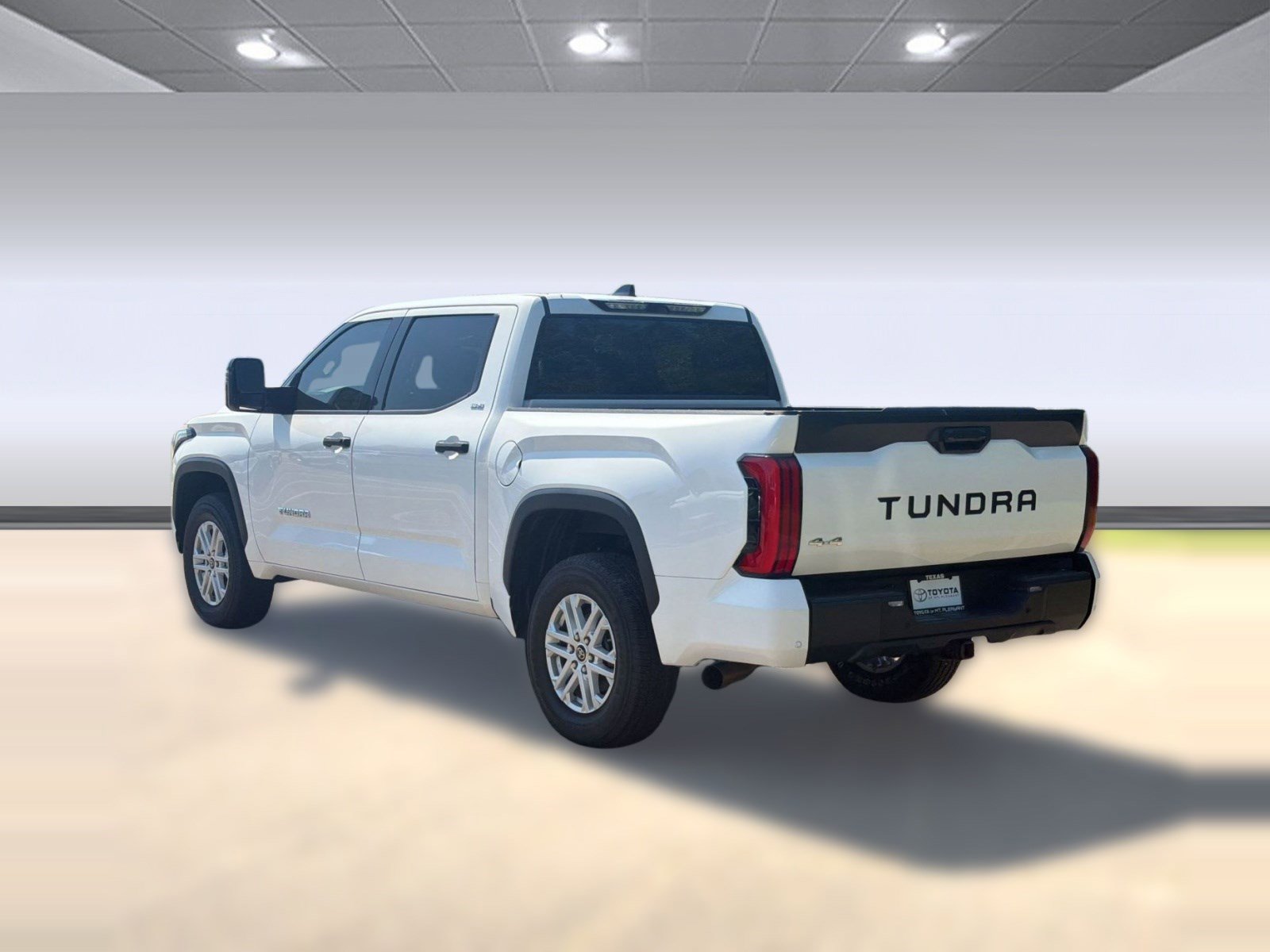 Used 2022 Toyota Tundra SR5 w/ SR5 Convenience Package AWD/4WD image 3