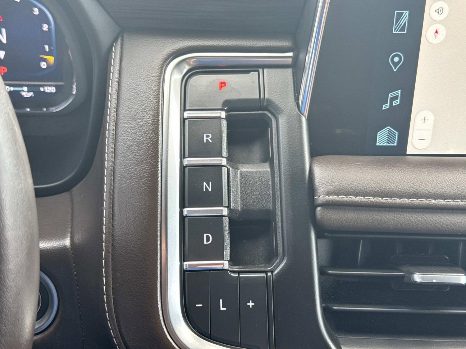 Used 2022 Chevrolet Tahoe LT w/ LT Signature Package image 39