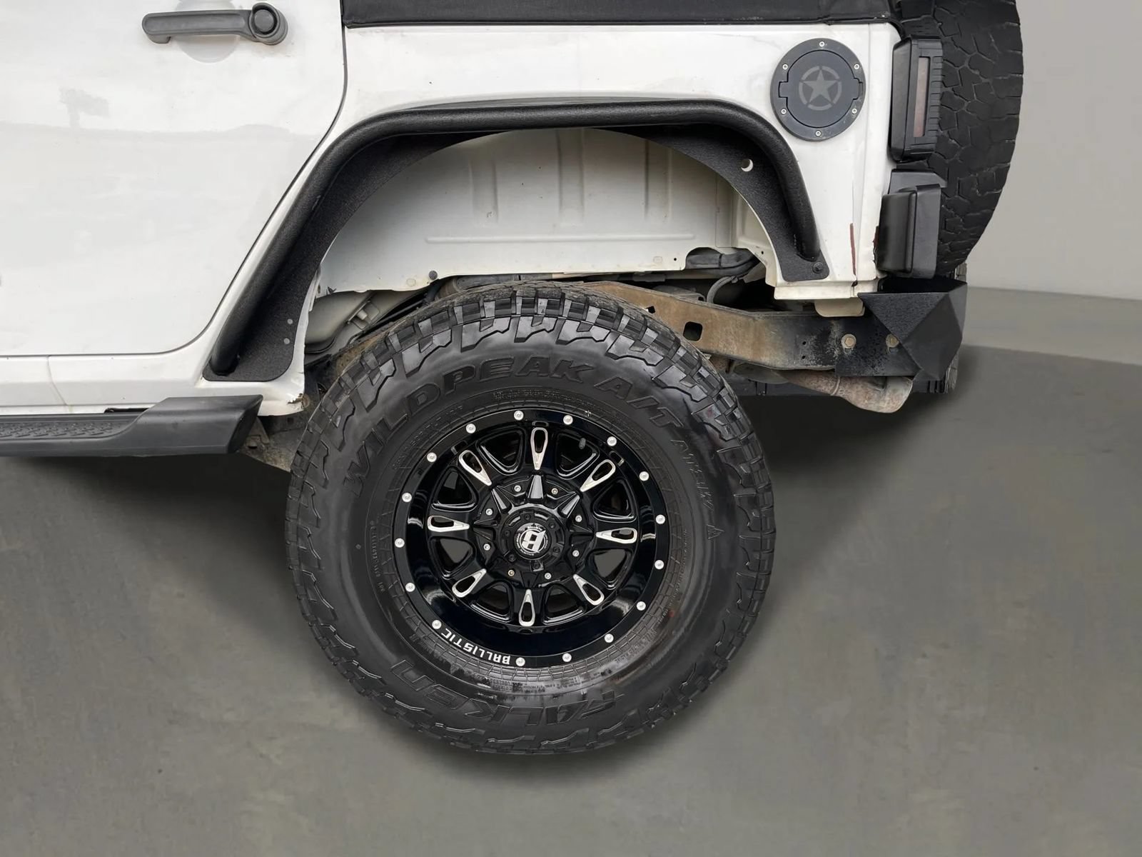 Used 2011 Jeep Wrangler Unlimited Sahara w/ Connectivity Group AWD/4WD image 11