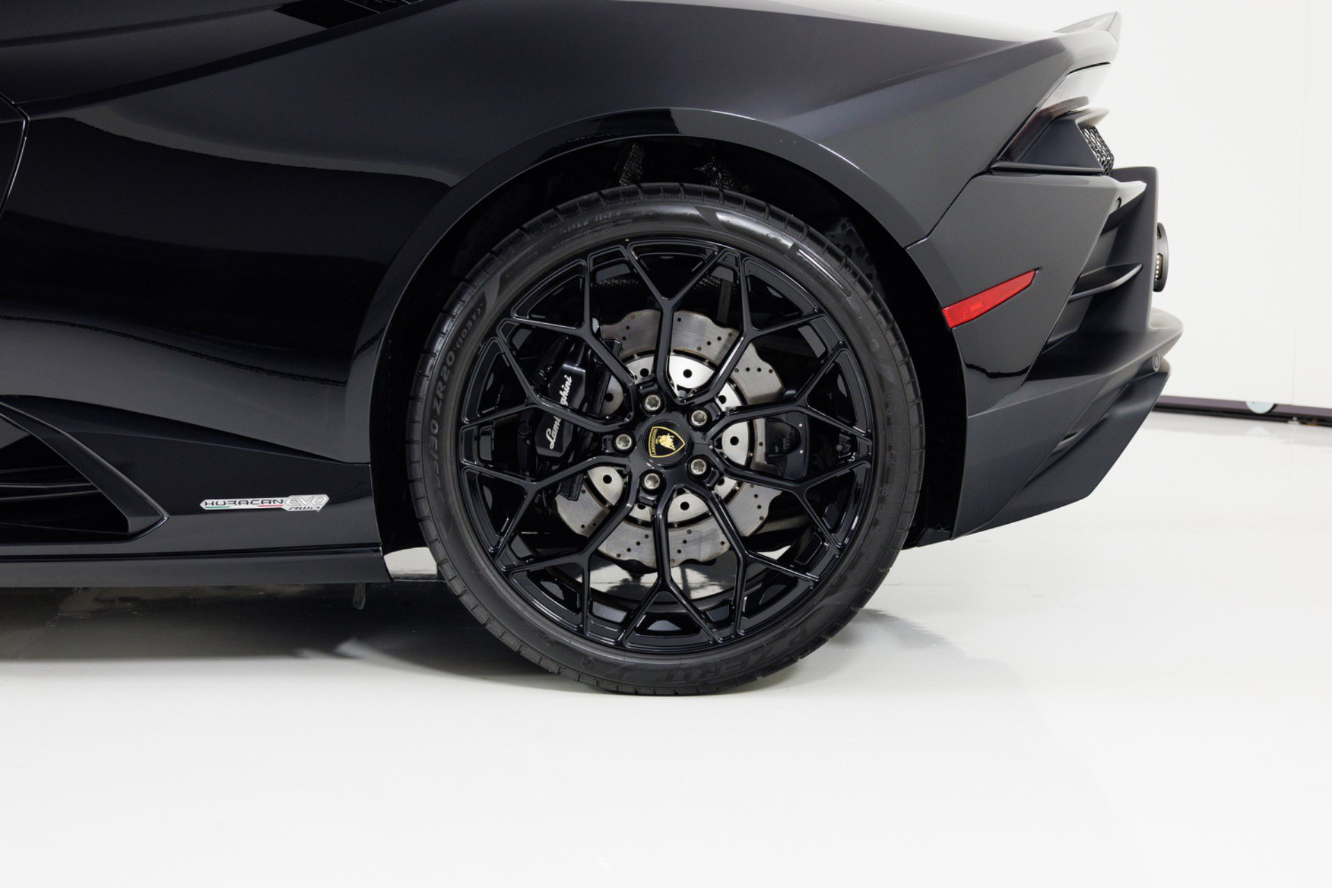 Used 2021 Lamborghini Huracan EVO RWD image 13