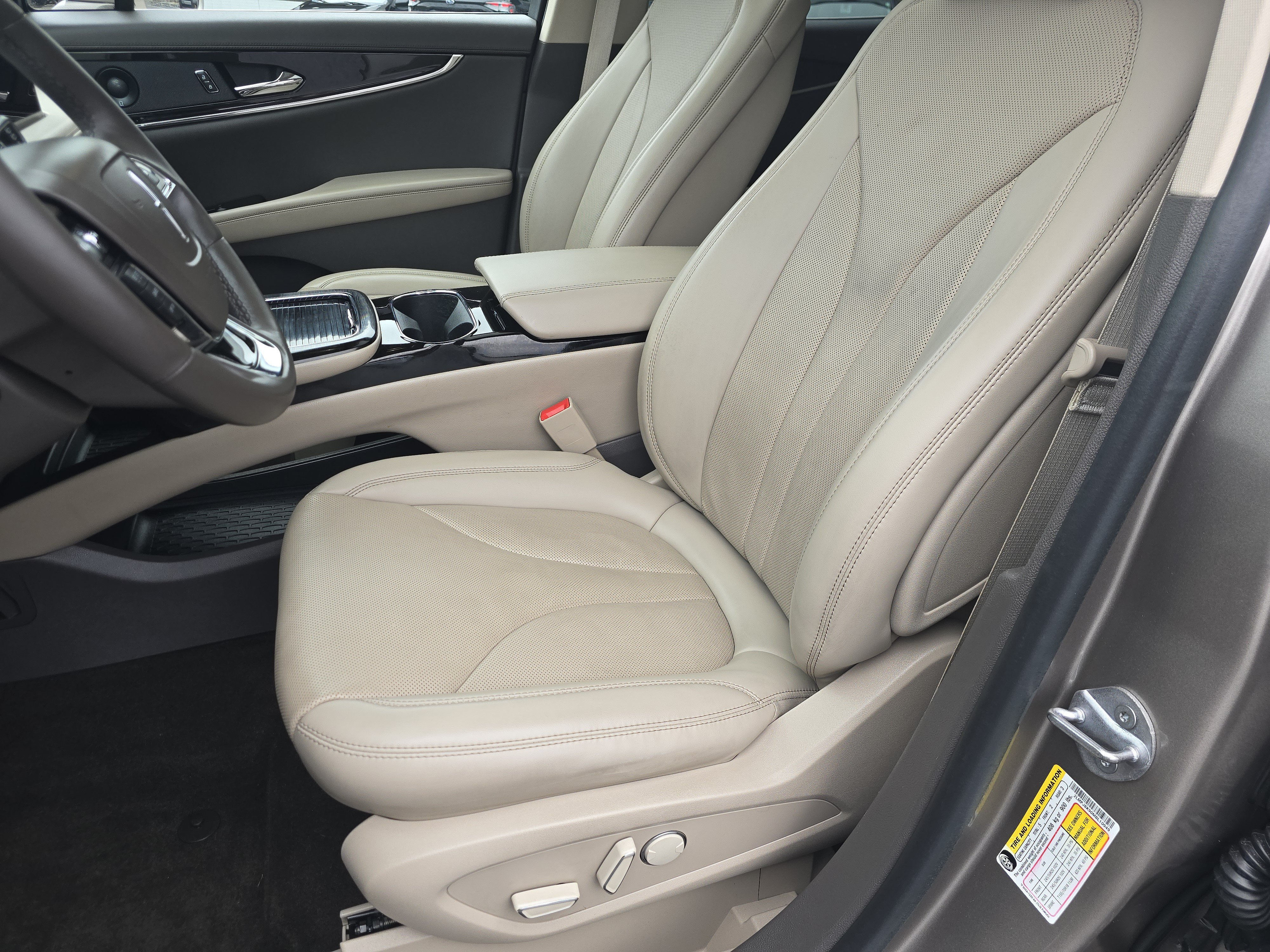 Used 2021 Lincoln Nautilus Reserve w/ Cargo Utility Package AWD/4WD image 22