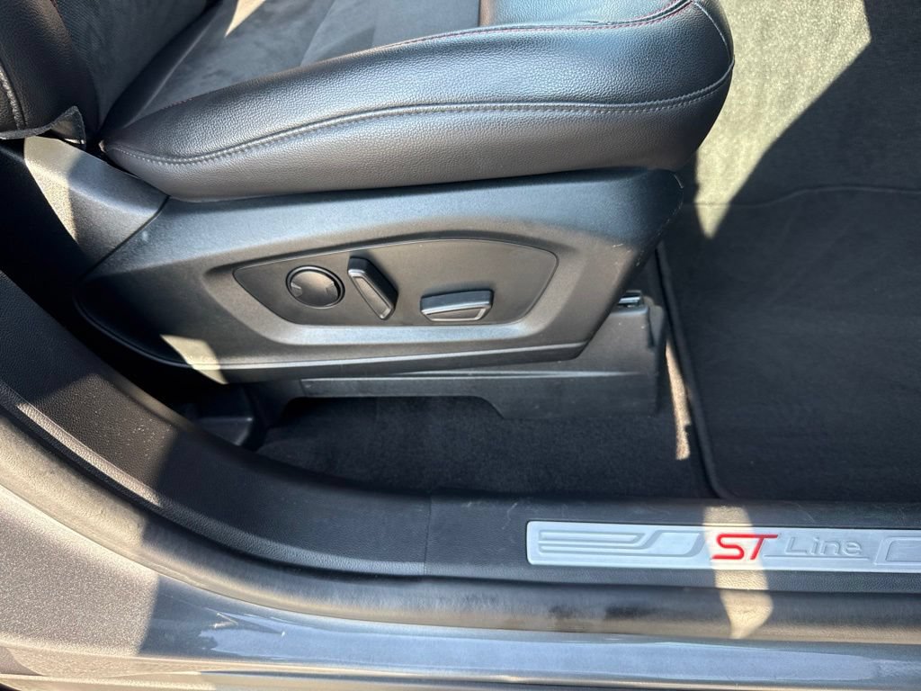 Used 2023 Ford Explorer ST-Line AWD/4WD image 36