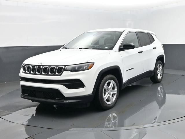 Used 2023 Jeep Compass Sport AWD/4WD image 2