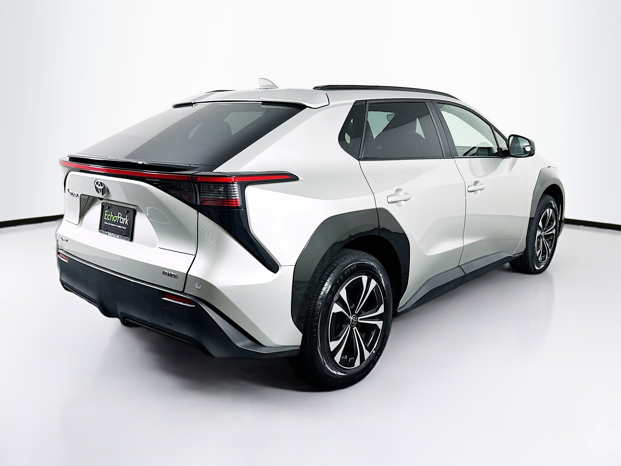 Used 2024 Toyota bZ4X XLE image 9