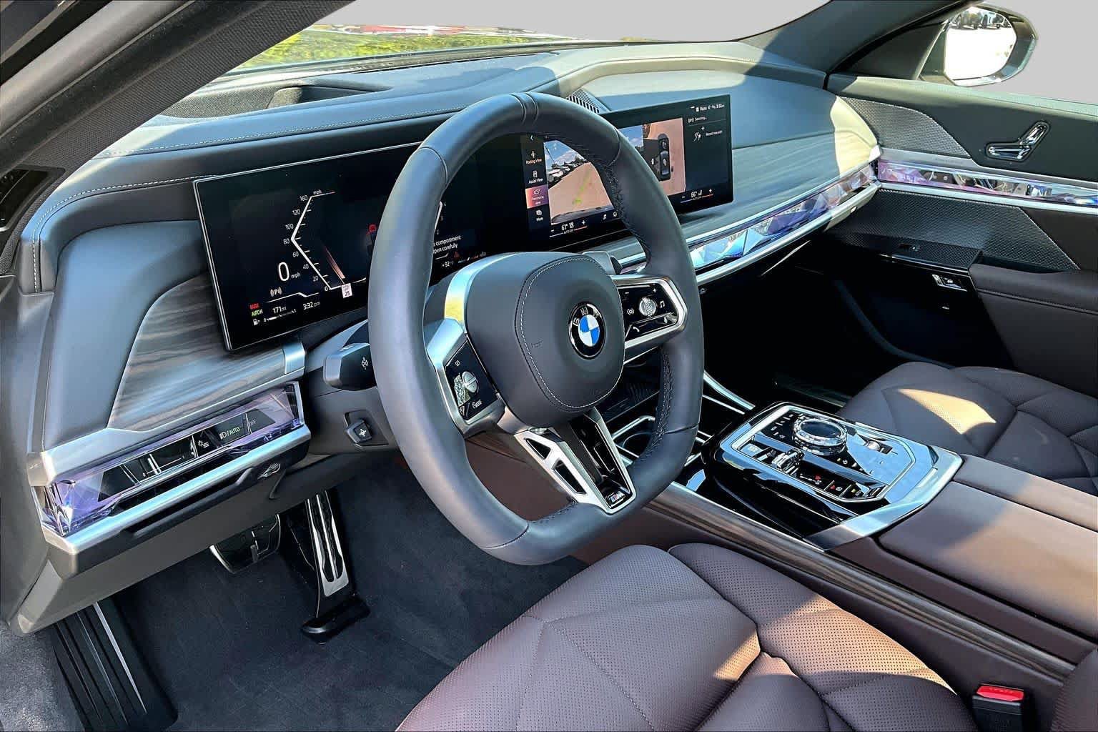 Used 2025 BMW 740i w/ Premium Package RWD image 17