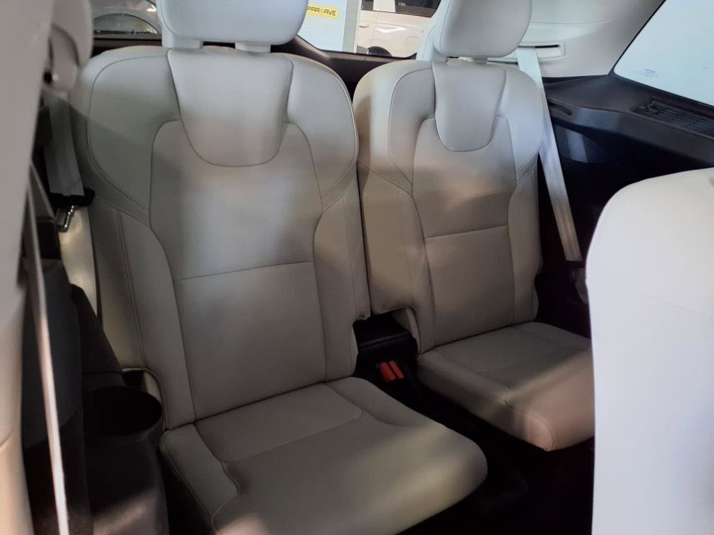 Used 2023 Volvo XC90 B6 Plus image 10