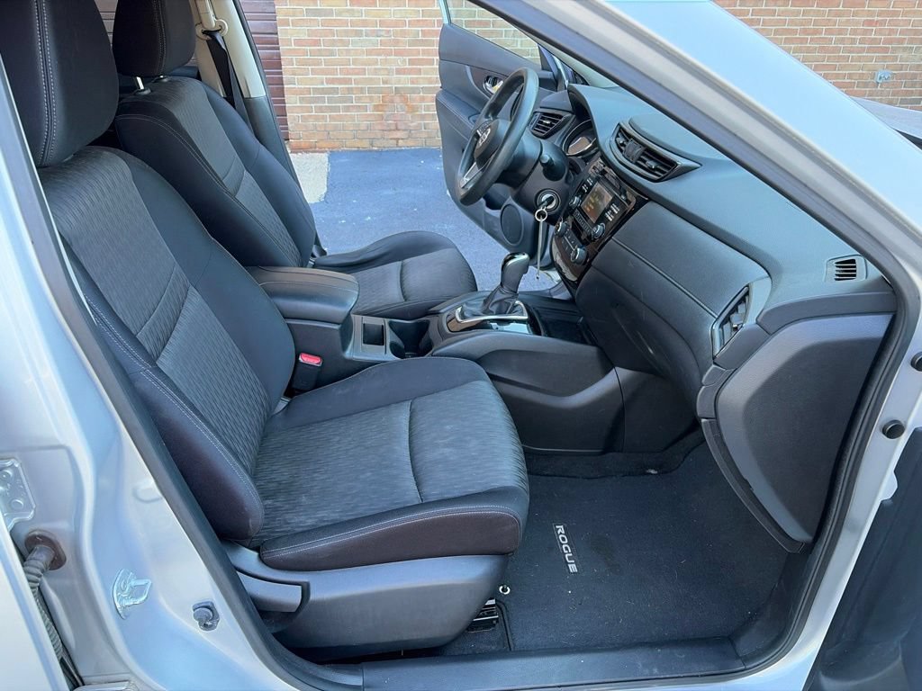 Used 2017 Nissan Rogue AWD image 24
