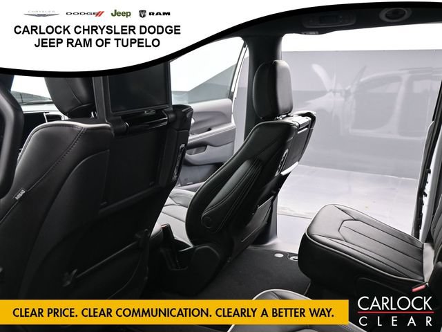 New 2026 Chrysler Pacifica Limited w/ Uconnect Theater Family Group FWD image 30
