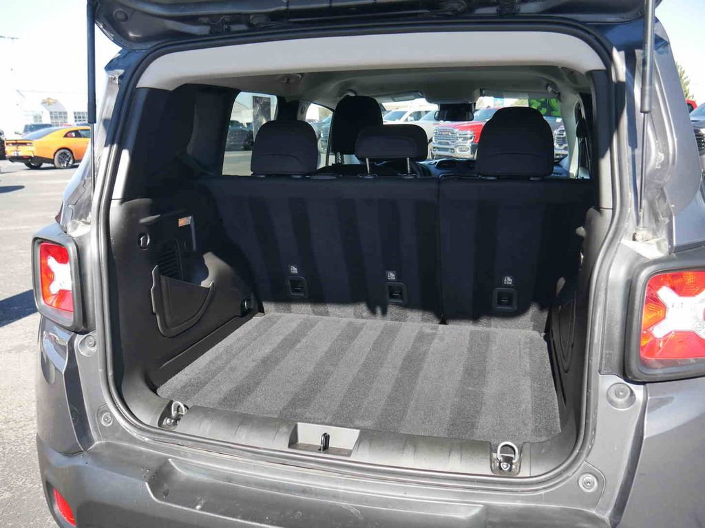 Certified 2023 Jeep Renegade Latitude image 9