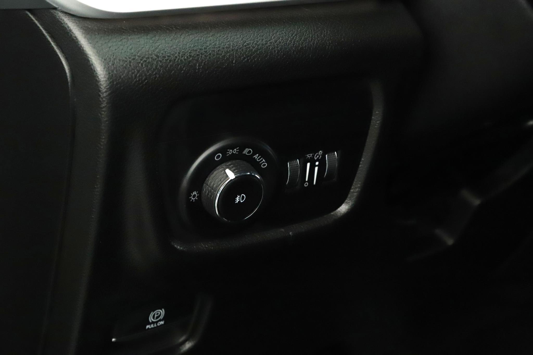 Used 2023 Jeep Grand Cherokee Limited image 8