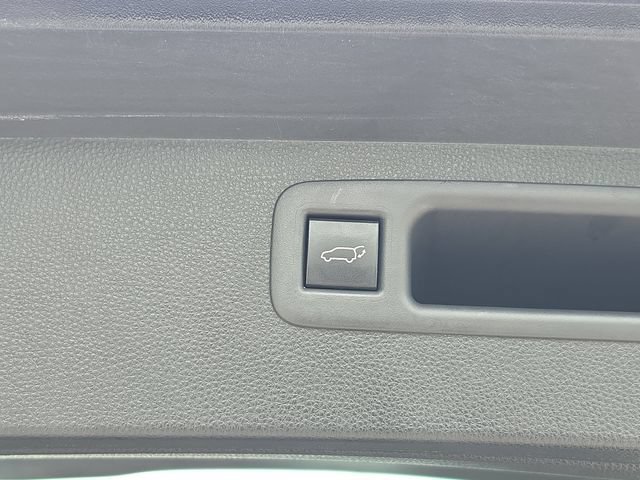 Used 2022 Toyota Highlander XLE FWD image 8