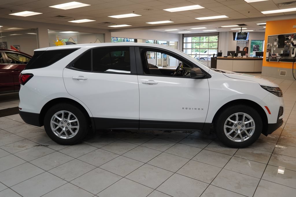 Used 2024 Chevrolet Equinox LS w/ LS Convenience Package FWD image 13