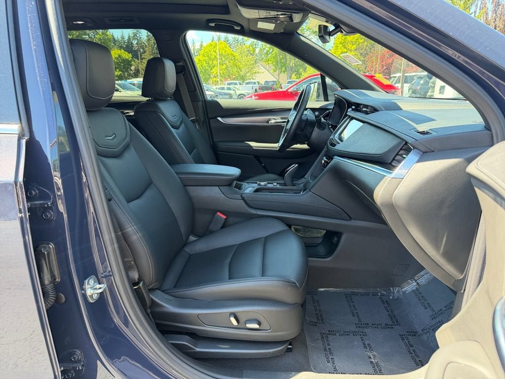 Used 2025 Cadillac XT6 Luxury AWD/4WD image 41