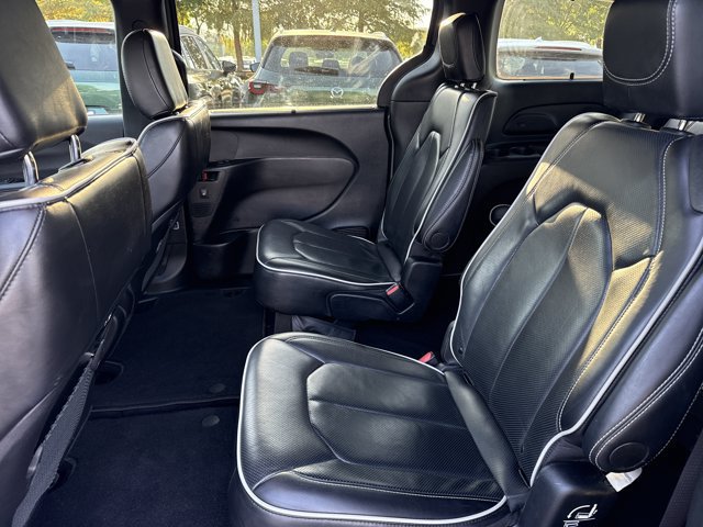 Used 2025 Chrysler Pacifica Limited FWD image 16