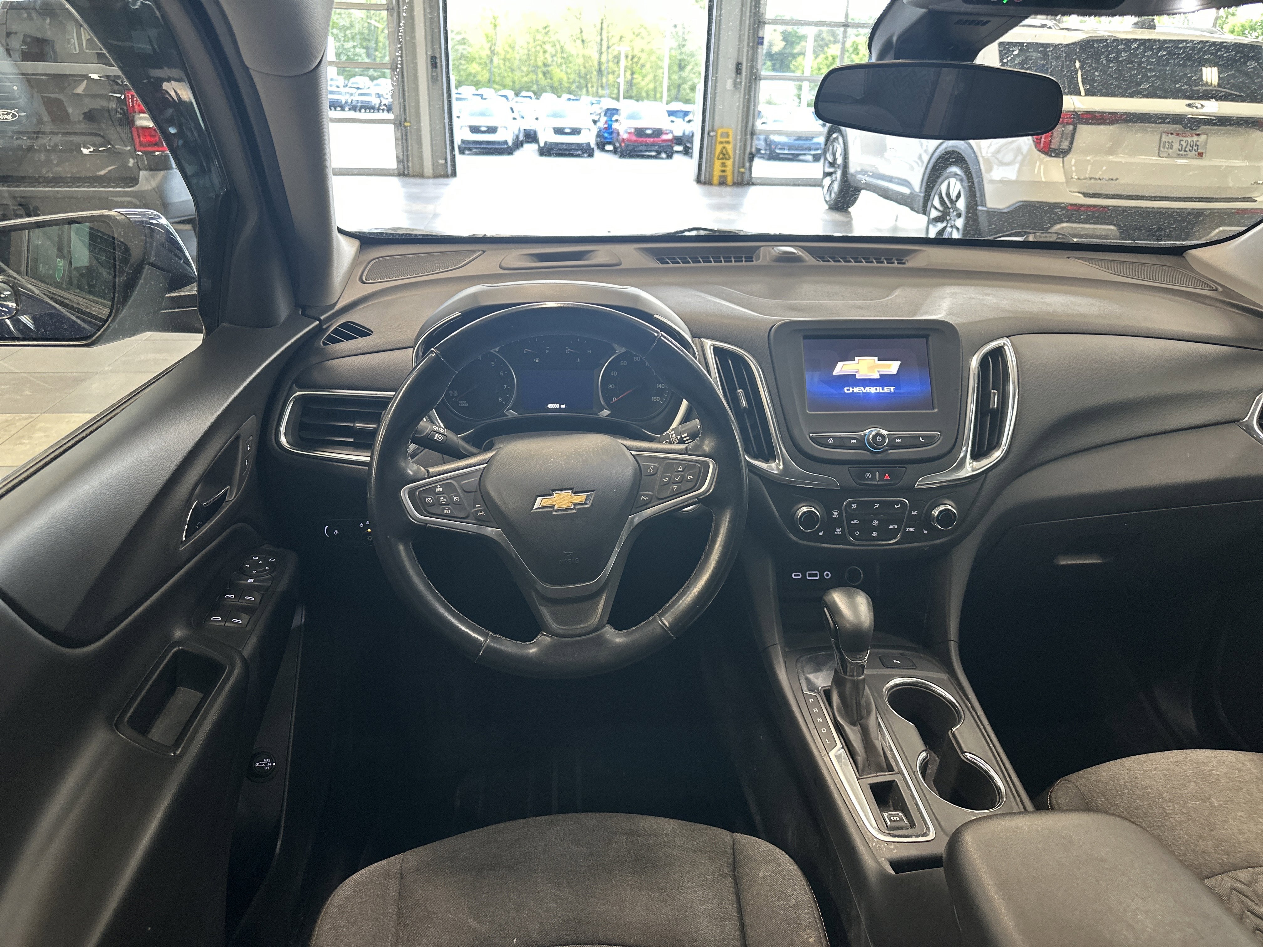 Used 2023 Chevrolet Equinox LT FWD image 2