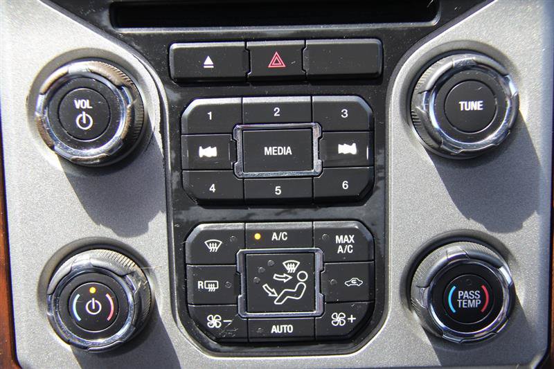 Used 2015 Ford F350 Lariat w/ Lariat Ultimate Package AWD/4WD image 39