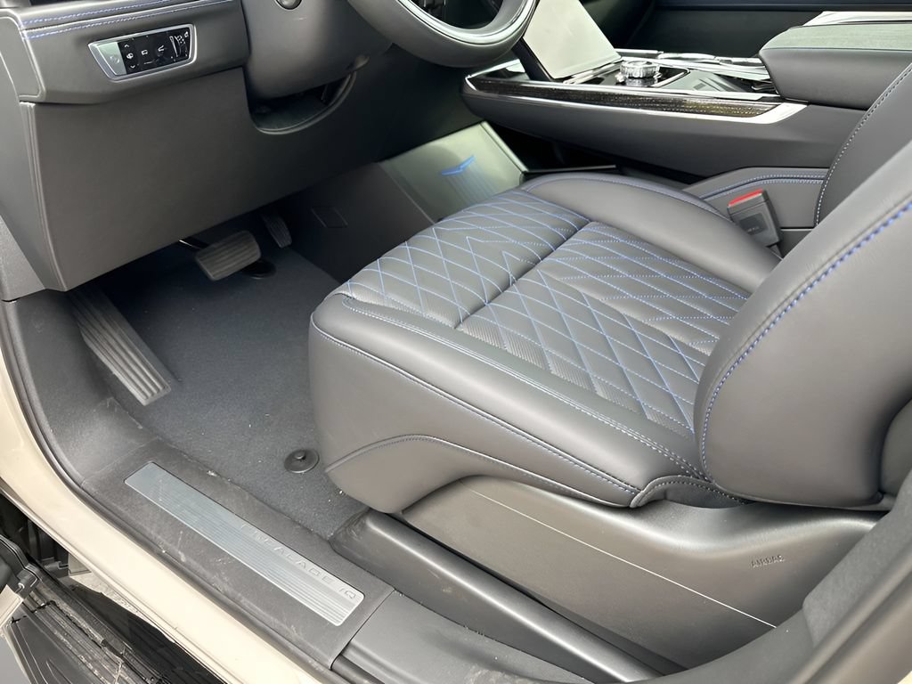 New 2026 Cadillac Escalade IQ Sport 1 w/ LPO, ONYX Package AWD/4WD image 31