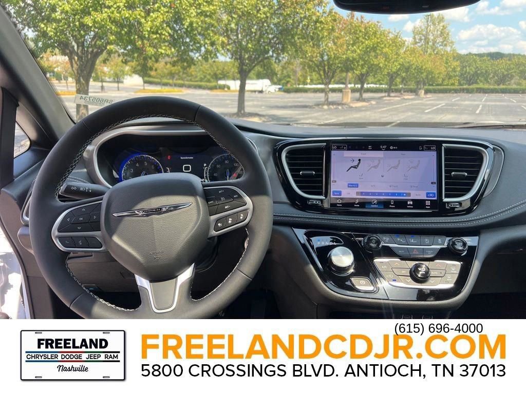 New 2025 Chrysler Pacifica Select image 27