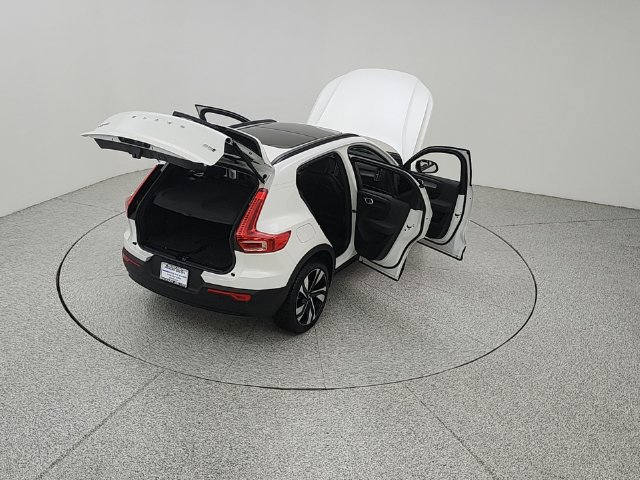 Certified 2025 Volvo XC40 B5 Ultra AWD/4WD image 23