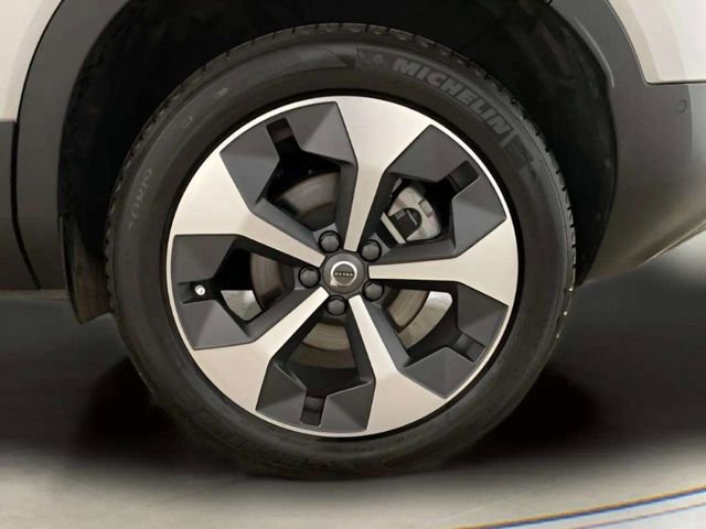 Used 2025 Volvo XC40 B5 Plus AWD/4WD image 97