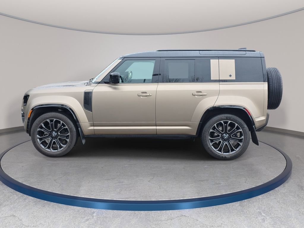 Used 2025 Land Rover Defender 110 image 2