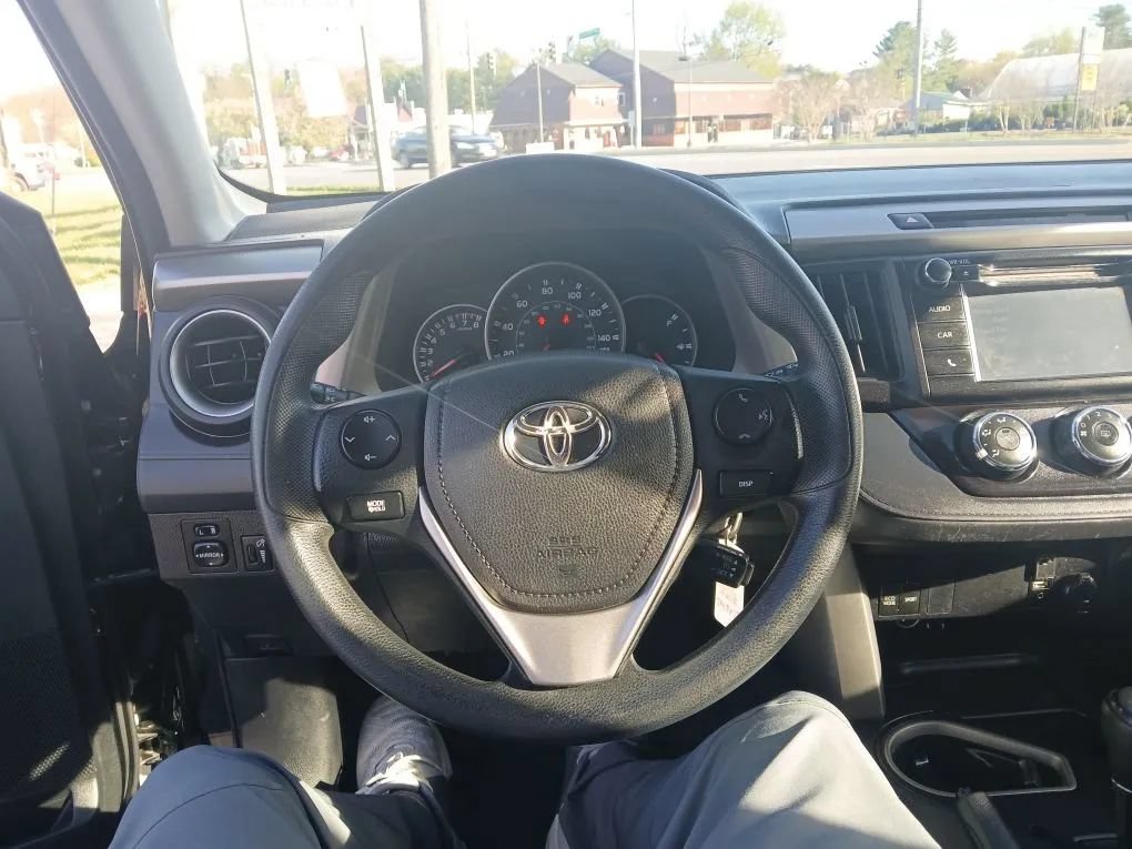 Used 2016 Toyota RAV4 LE FWD image 15