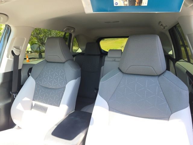 Used 2025 Toyota RAV4 XLE FWD image 28