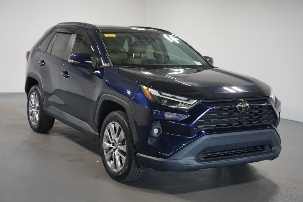 Used 2022 Toyota RAV4 XLE Premium FWD image 3