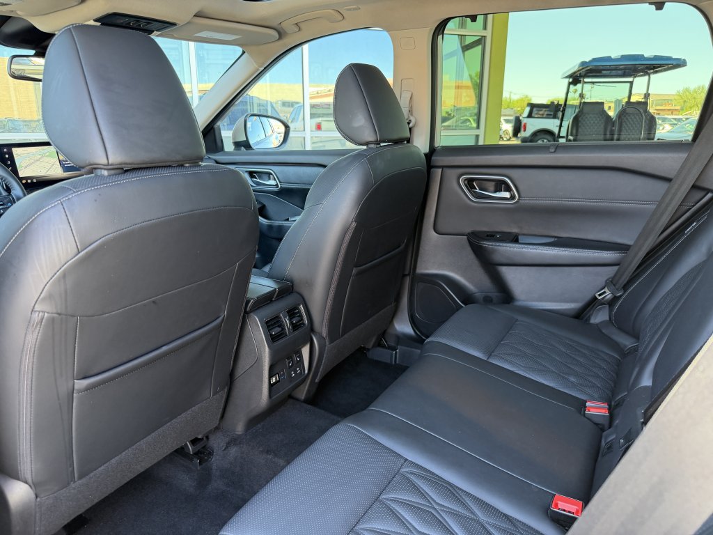 Used 2025 Nissan Rogue Platinum w/ Tech Package AWD/4WD image 33