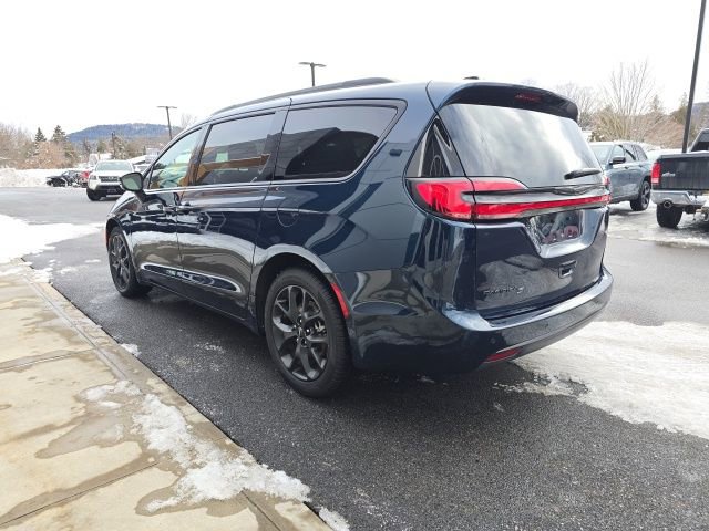 Certified 2024 Chrysler Pacifica Touring-L w/ S Appearance Package image 4