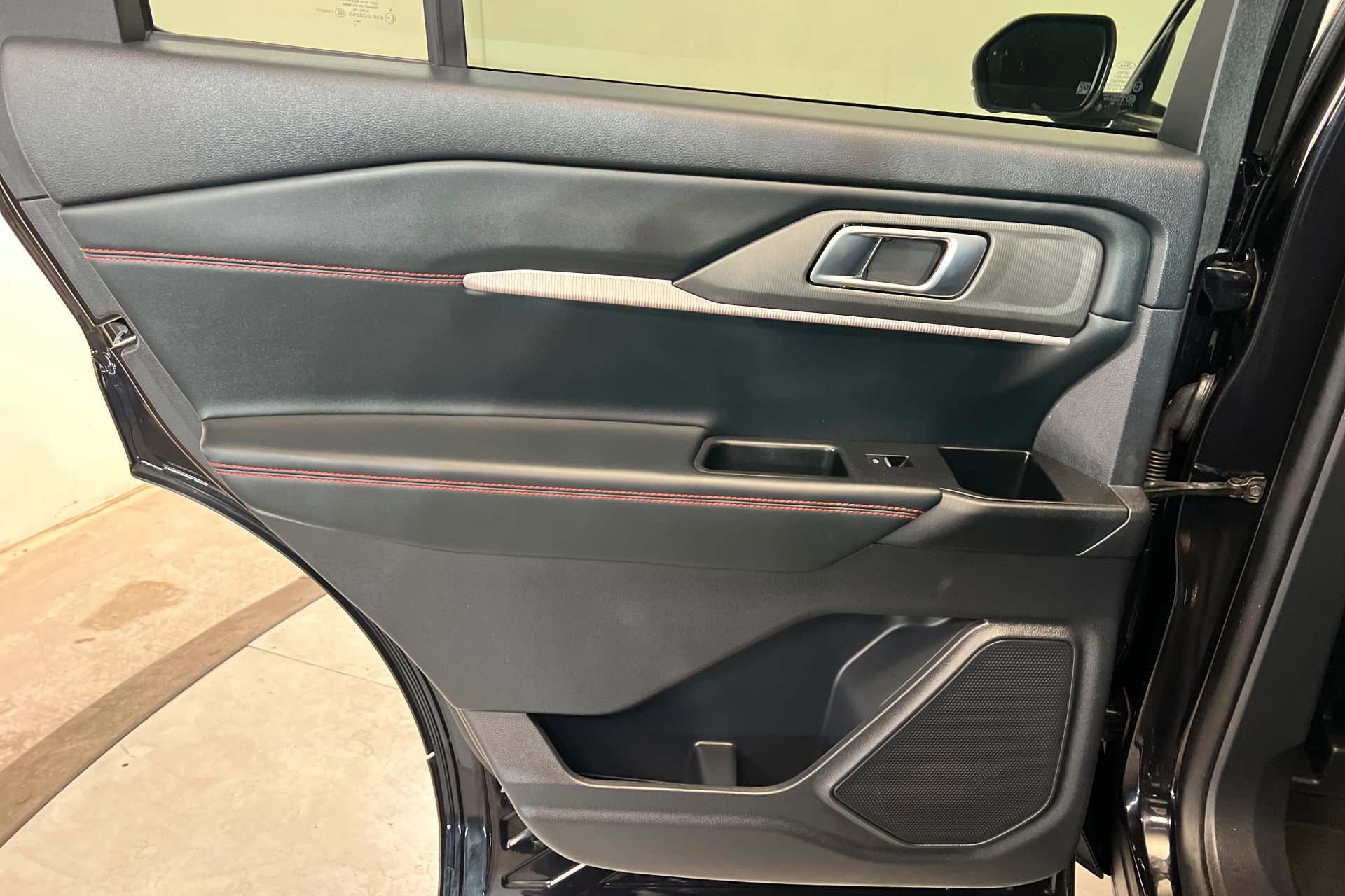 Used 2025 Ford Explorer ST-Line image 19