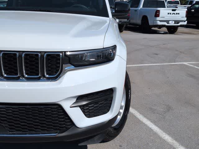 Certified 2023 Jeep Grand Cherokee Laredo AWD/4WD image 11