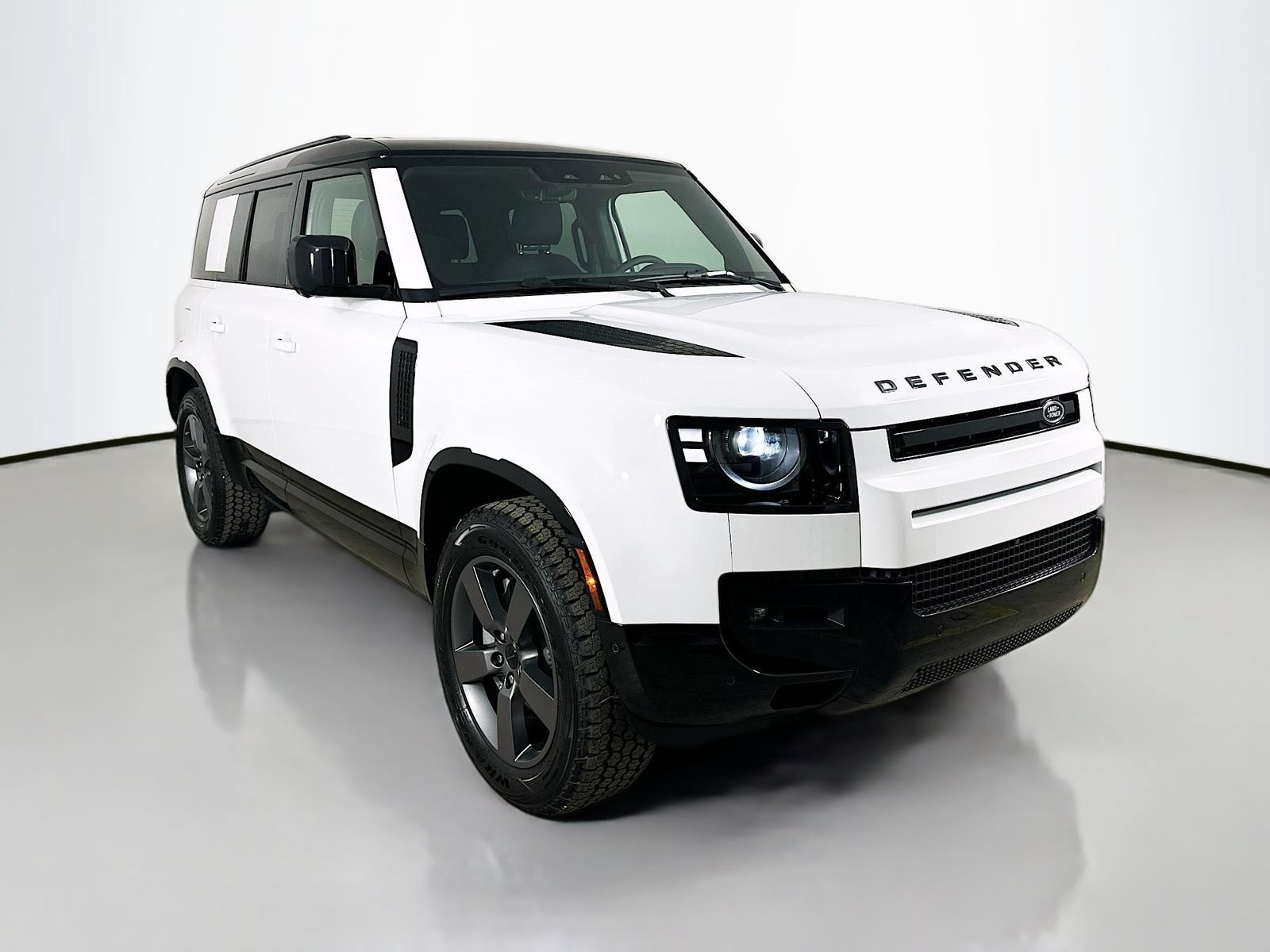 Used 2026 Land Rover Defender 110 X-Dynamic SE AWD/4WD image 3