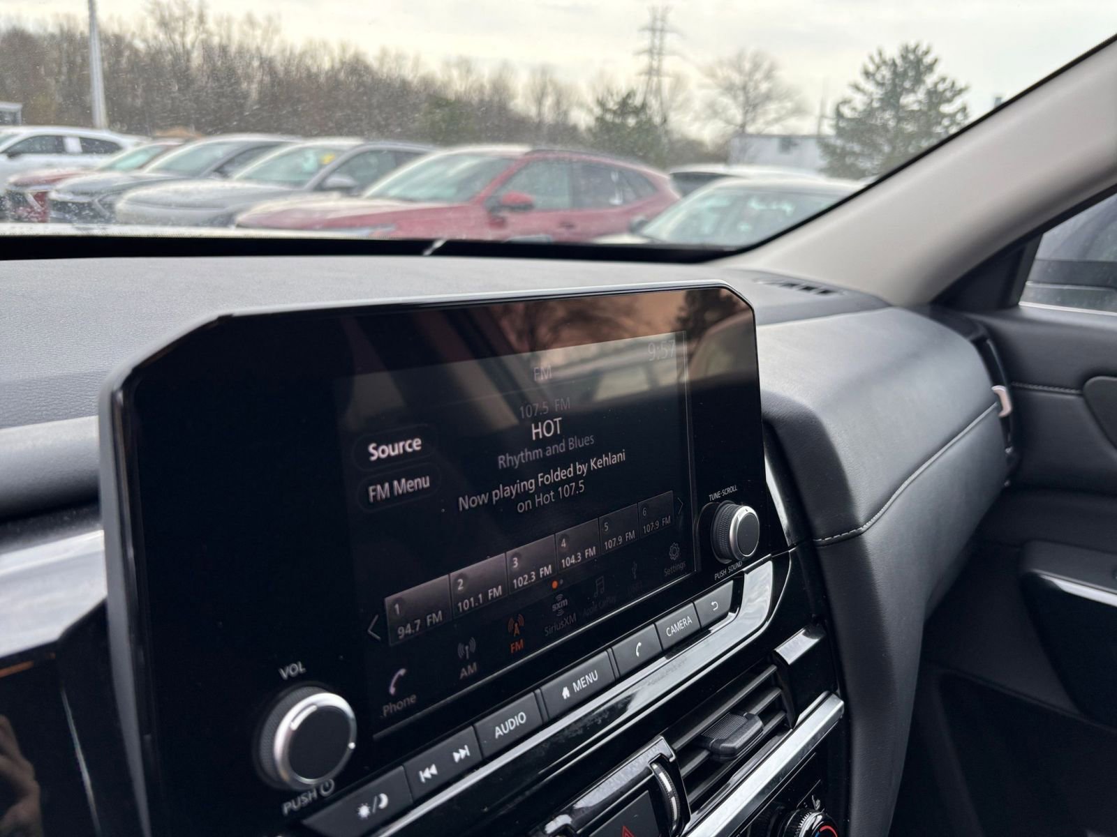 Used 2025 Nissan Pathfinder SV image 20