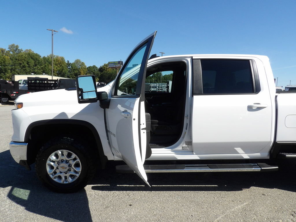 Used 2025 Chevrolet Silverado 3500 LT w/ Safety Package AWD/4WD image 13