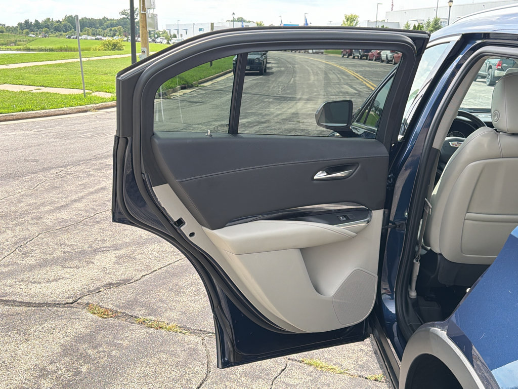 Used 2021 Cadillac XT4 Luxury w/ Cold Weather Package AWD/4WD image 34