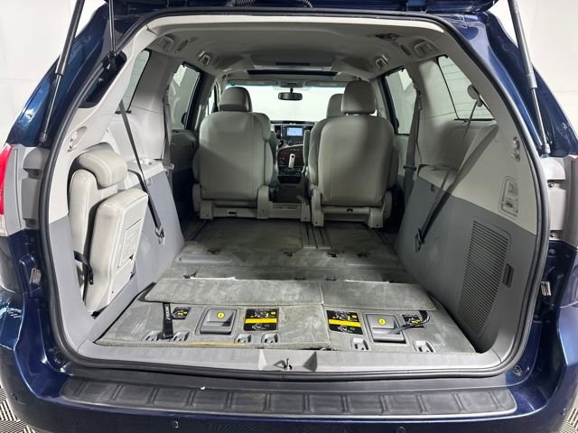 Used 2011 Toyota Sienna XLE image 26