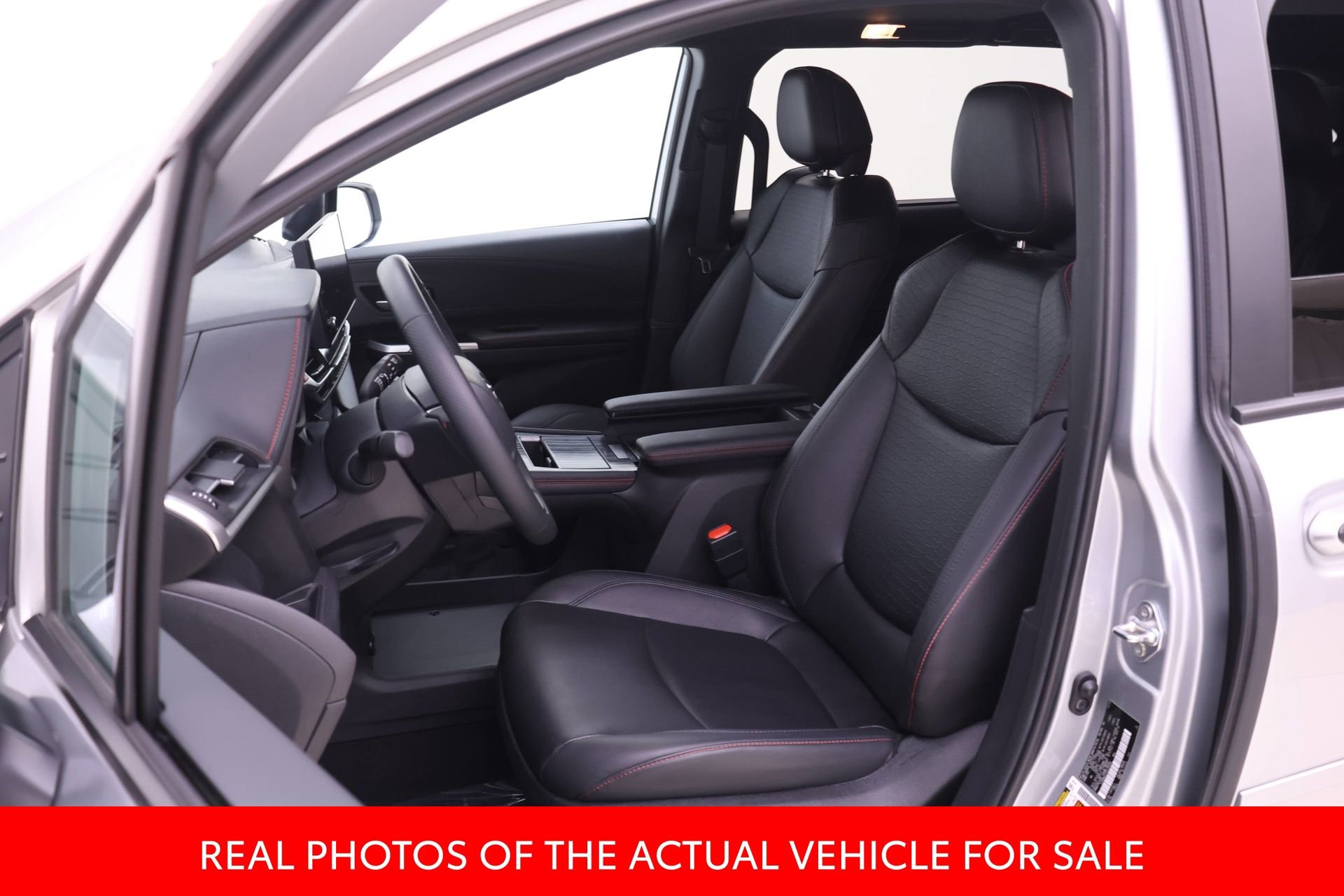 Certified 2025 Toyota Sienna XSE w/ XSE Plus Package FWD image 4
