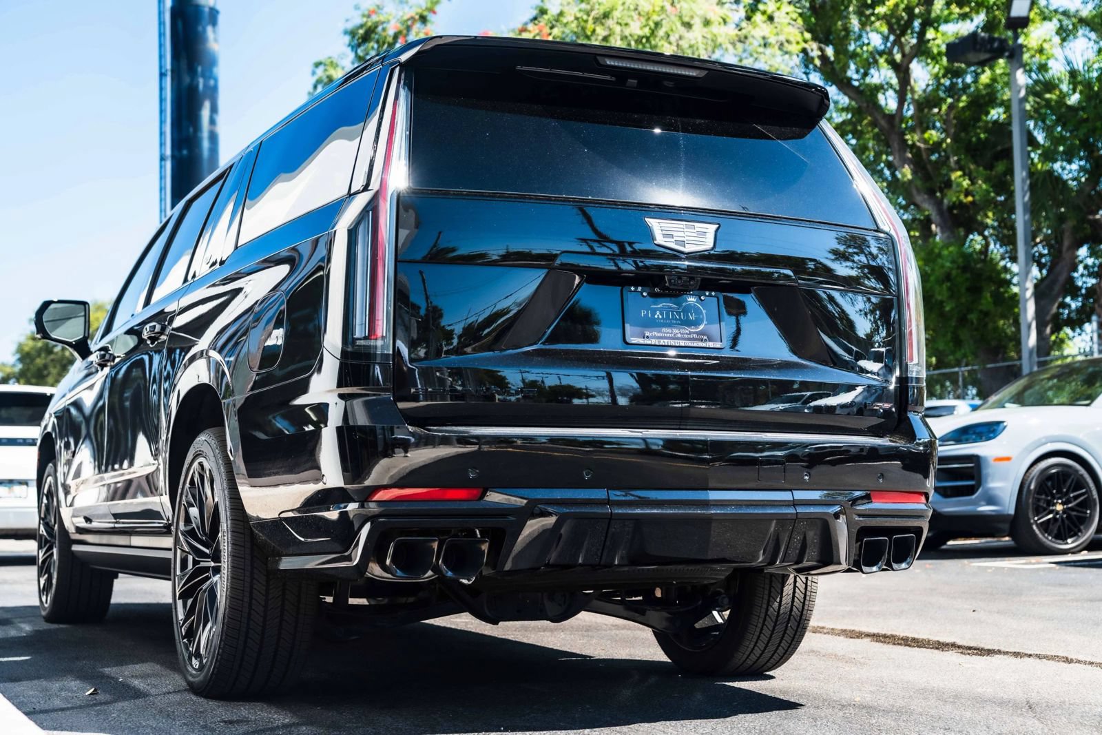 Used 2026 Cadillac Escalade ESV V w/ LPO, ONYX Package AWD/4WD image 13