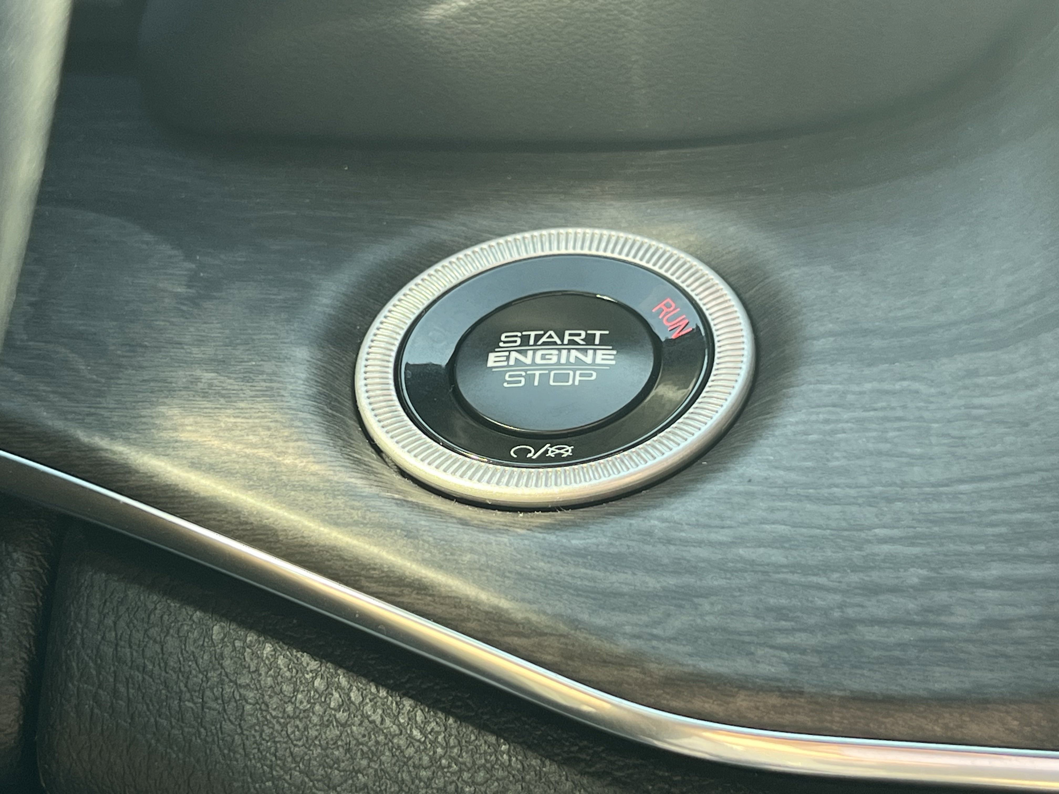 Used 2024 Jeep Grand Cherokee Overland w/ Advanced Protech Group III image 34