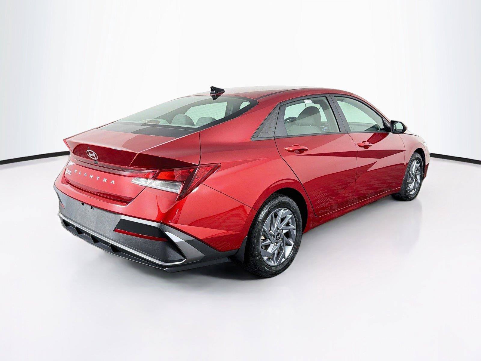 Used 2024 Hyundai Elantra SEL FWD image 11