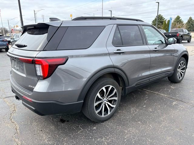 Used 2025 Ford Explorer ST-Line image 5