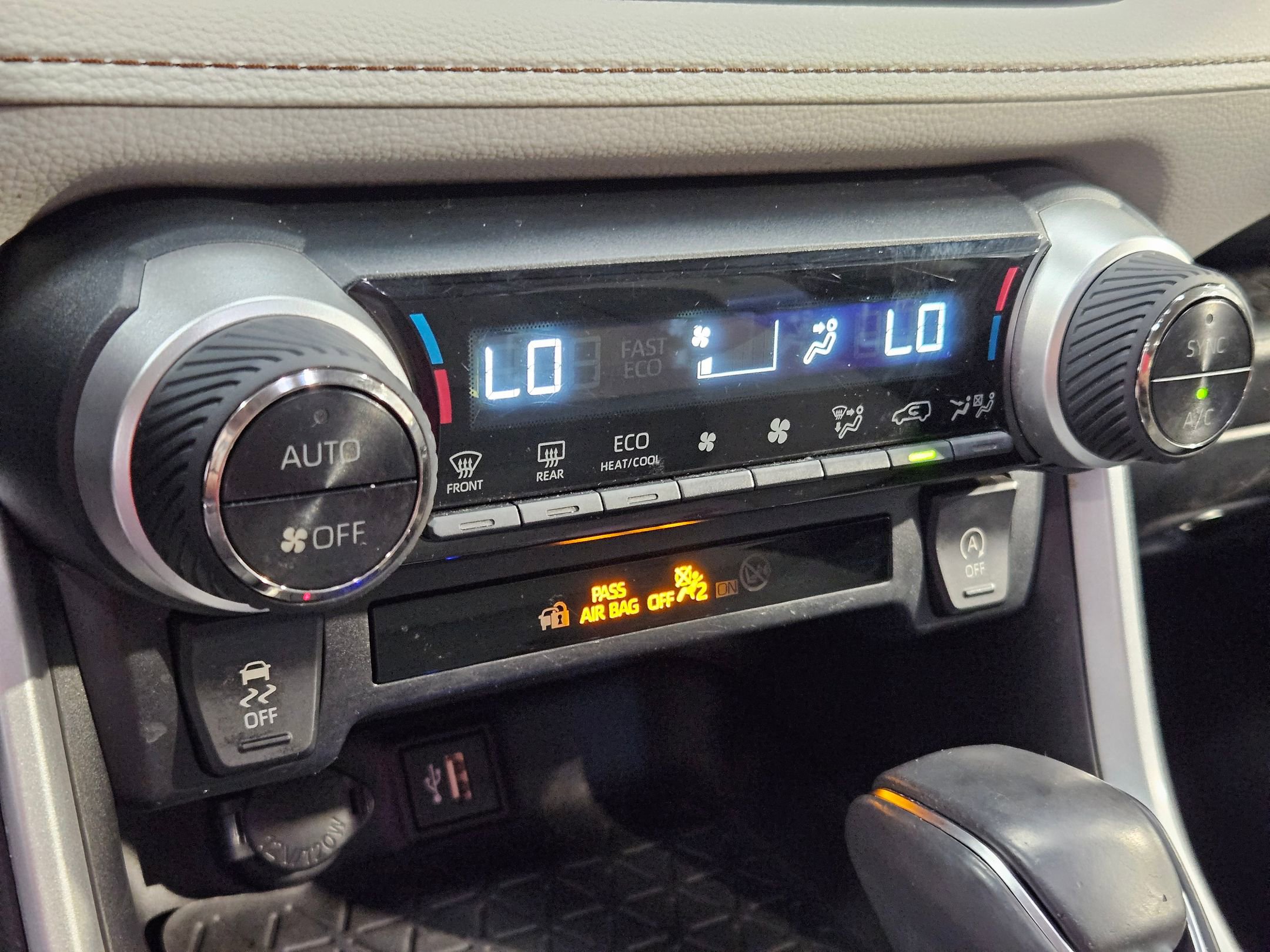 Used 2023 Toyota RAV4 XLE Premium image 31