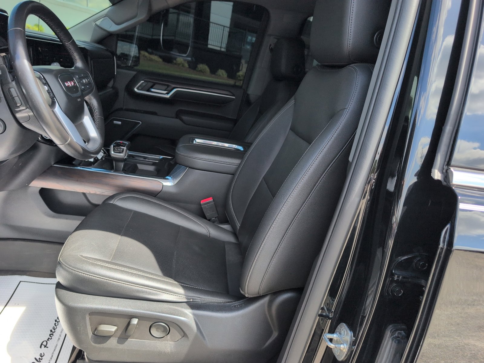 Used 2022 GMC Sierra 1500 SLT w/ SLT Convenience Package AWD/4WD image 16