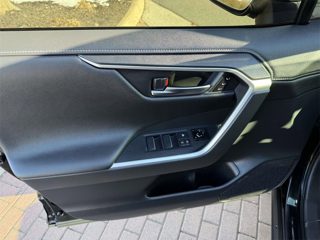 Used 2021 Toyota RAV4 Limited image 10