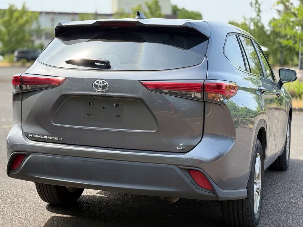 Certified 2023 Toyota Highlander LE FWD image 5