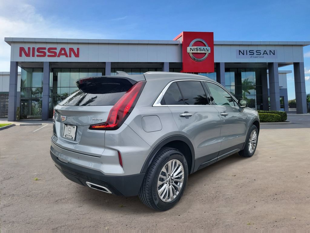 Used 2025 Cadillac XT4 Premium Luxury FWD image 5