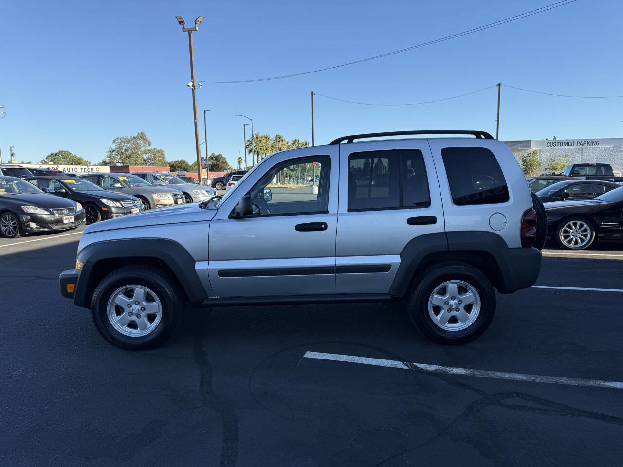 Used 2007 Jeep Liberty Sport AWD/4WD image 6