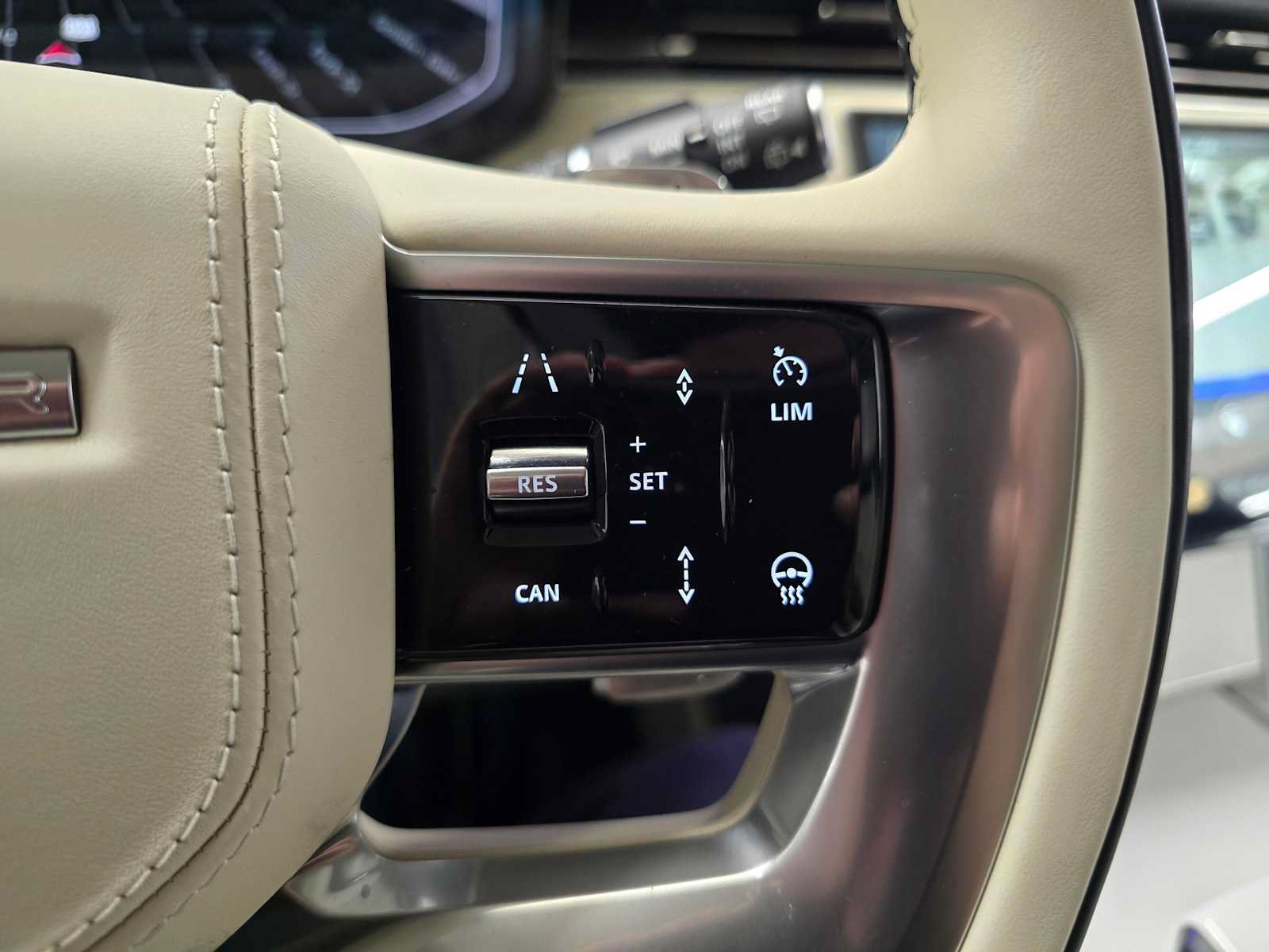 New 2025 Land Rover Range Rover SV AWD/4WD image 33
